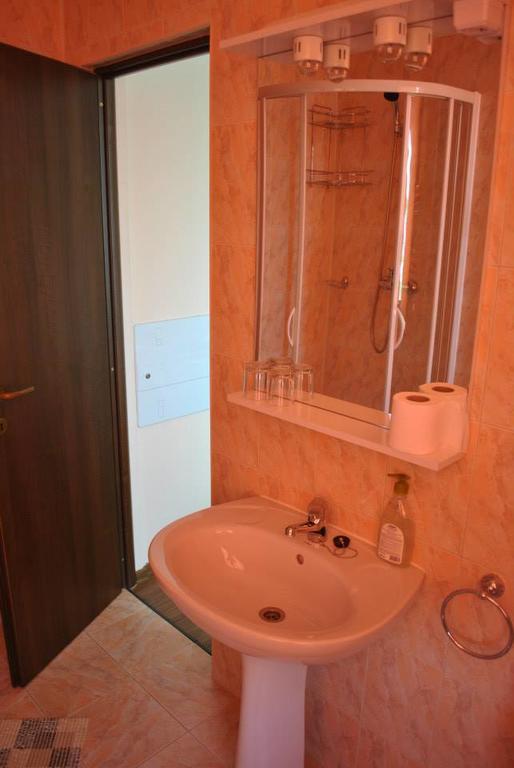 Pensiunea Queen Mary Sanpetru Room photo