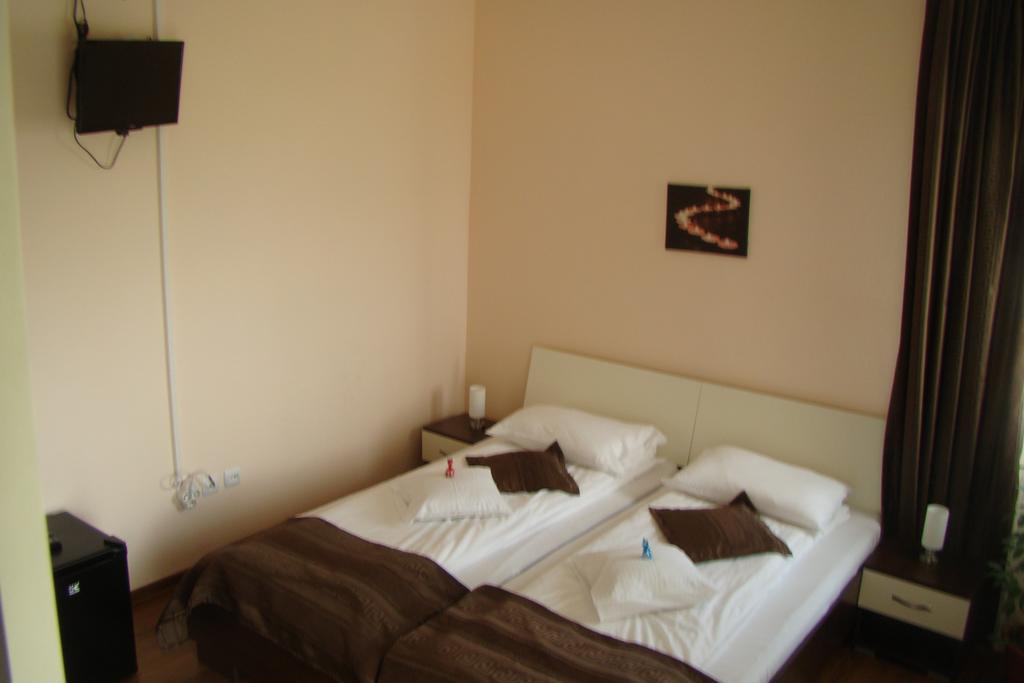 Pensiunea Queen Mary Sanpetru Room photo